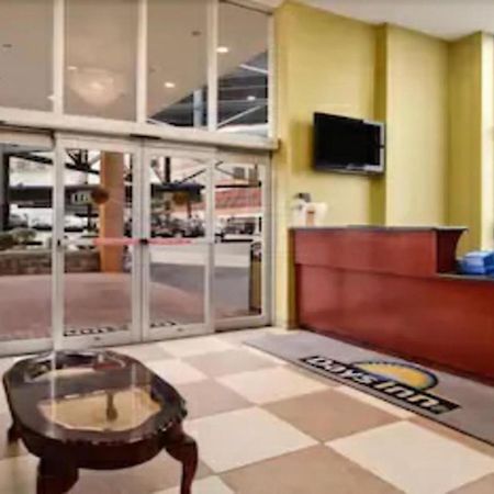 Days Inn By Wyndham Long Island City Nova Iorque Exterior foto