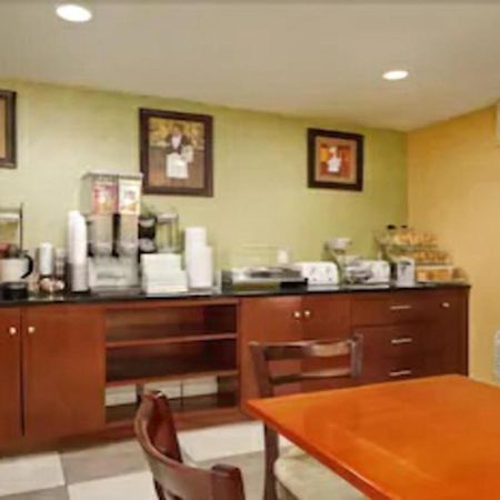 Days Inn By Wyndham Long Island City Nova Iorque Exterior foto