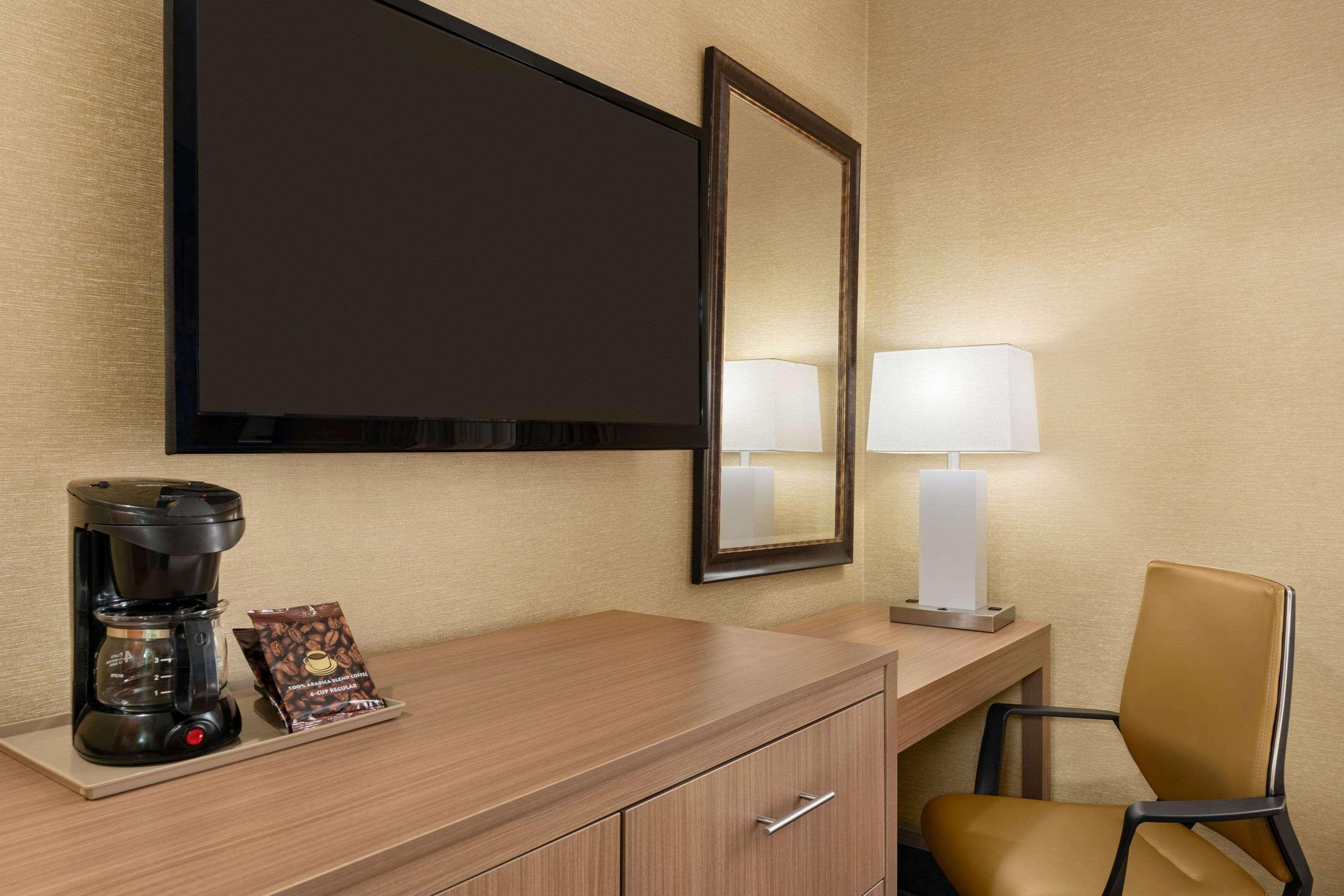 Days Inn By Wyndham Long Island City Nova Iorque Exterior foto