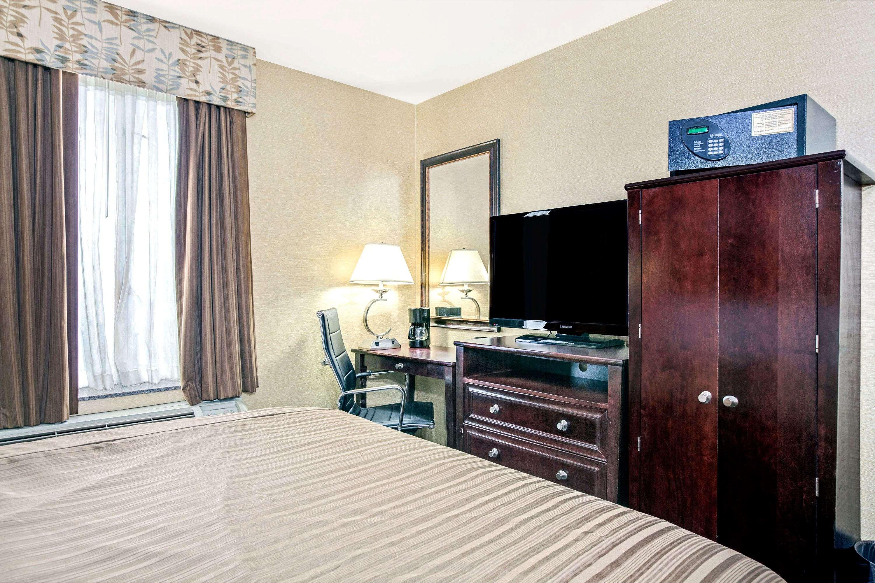 Days Inn By Wyndham Long Island City Nova Iorque Exterior foto
