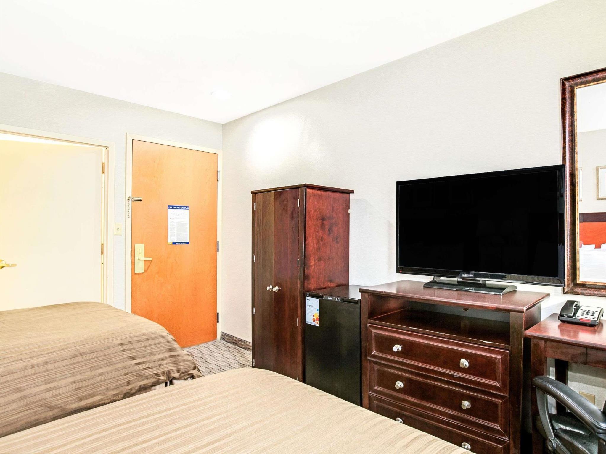 Days Inn By Wyndham Long Island City Nova Iorque Exterior foto