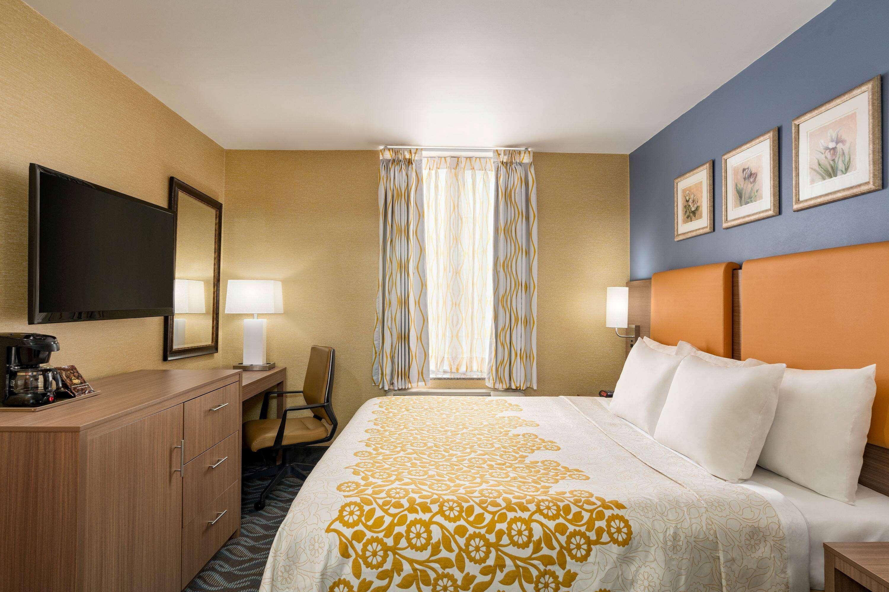 Days Inn By Wyndham Long Island City Nova Iorque Exterior foto