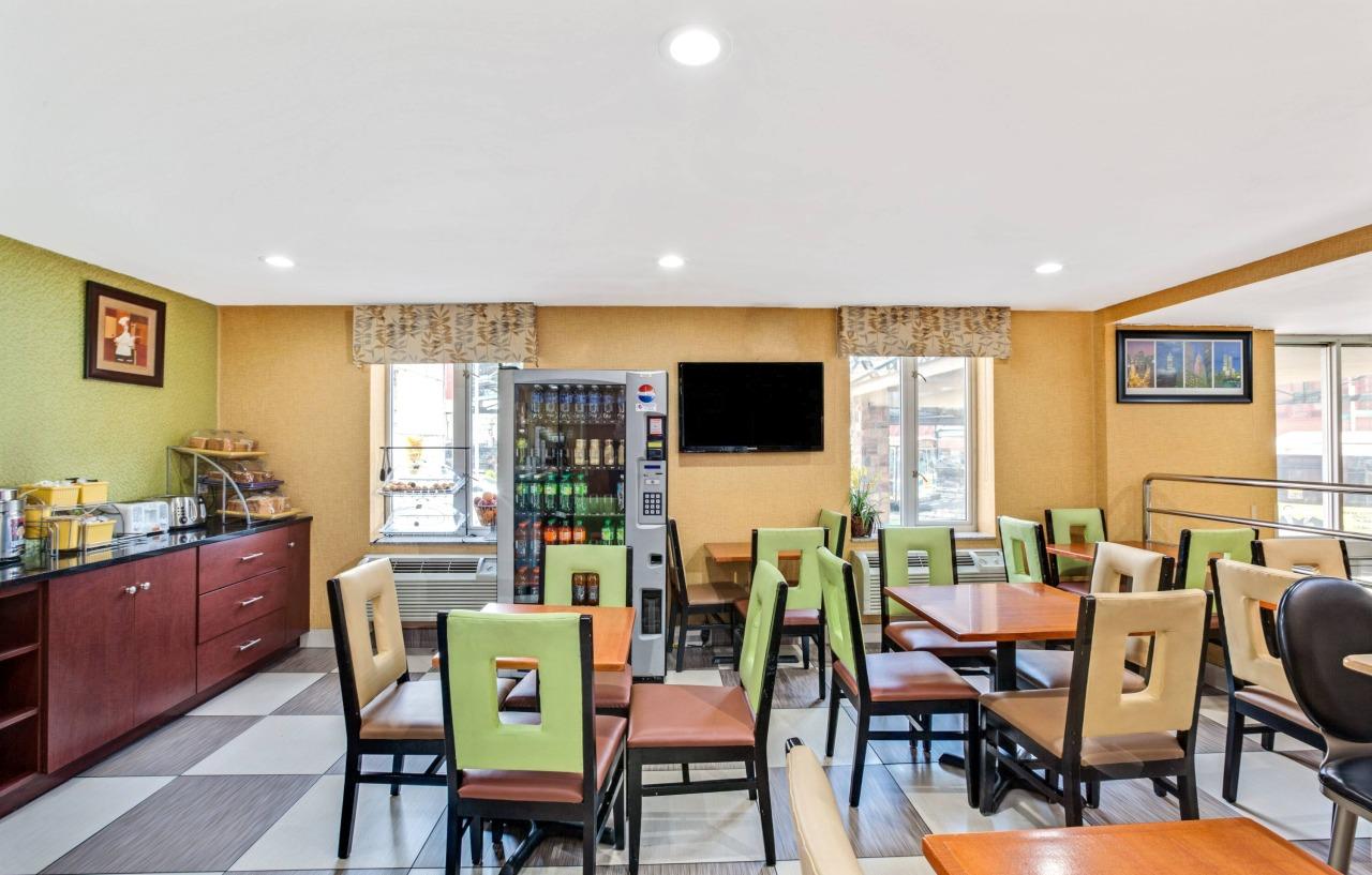Days Inn By Wyndham Long Island City Nova Iorque Exterior foto
